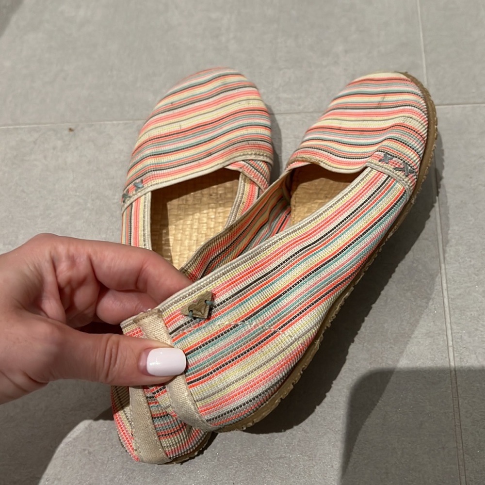Women Roxy beach shoes size 6 stripped stretchy material rubber sole Y2K
